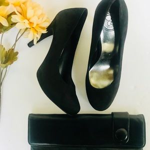Jessica Simpson black suede pumps